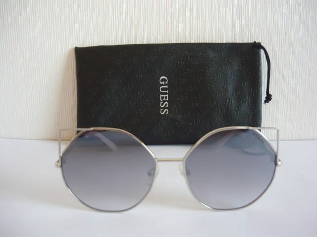 Guess Sunglasses GU7527 10C 58